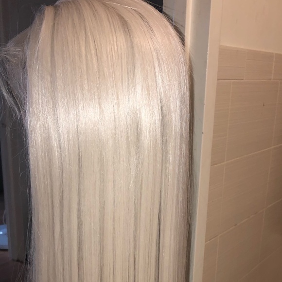 ❄️Jada SNOW WHITE 22” LACE FRONT CELEB Wig❄️ *NWT* main image 6